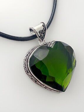 925 Sterling Silver Gemstone Peridot Heart Necklace Pendant Womens Jewelry